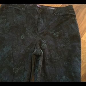 Gloria Vanderbilt 18w blue flowers Jeans